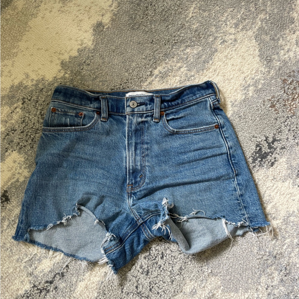•A&F• 4” Mom Short